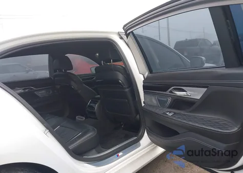 2021 BMW 750 Xi z USA, uszkodzony, nr VIN WBA7U2C02MCF48645